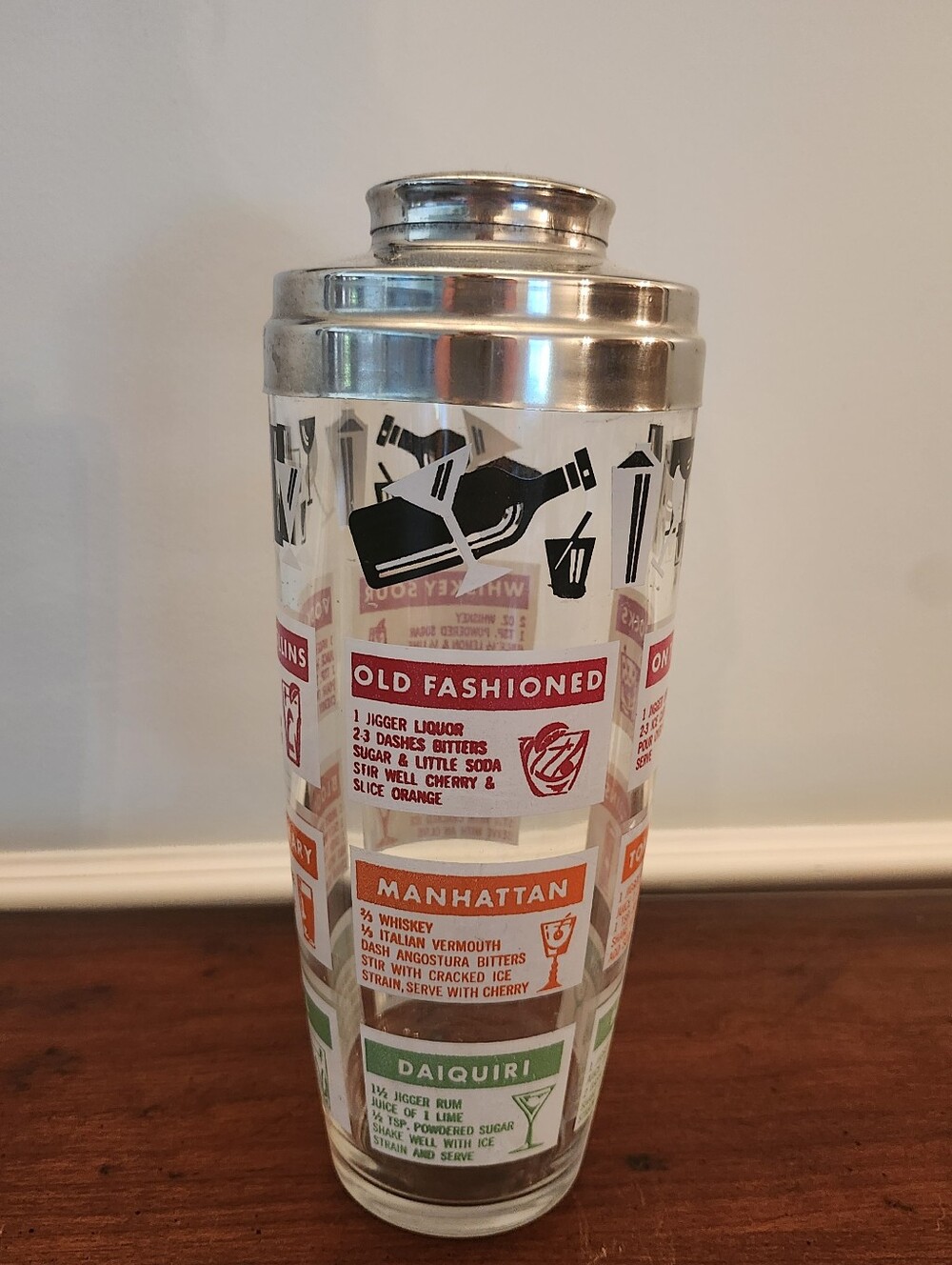 Retro Cocktail Shaker Glass with 12 Mixed Color Recipe Labels